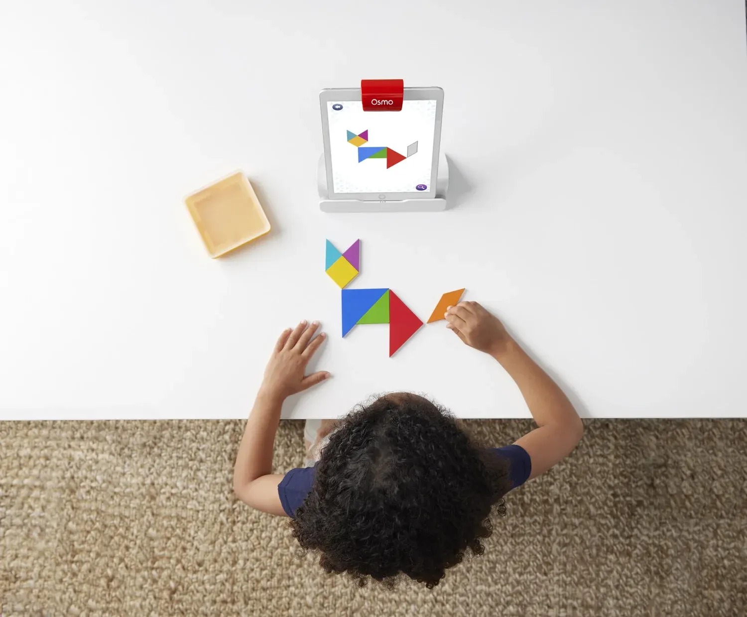 Child playing with Osmo Tangram